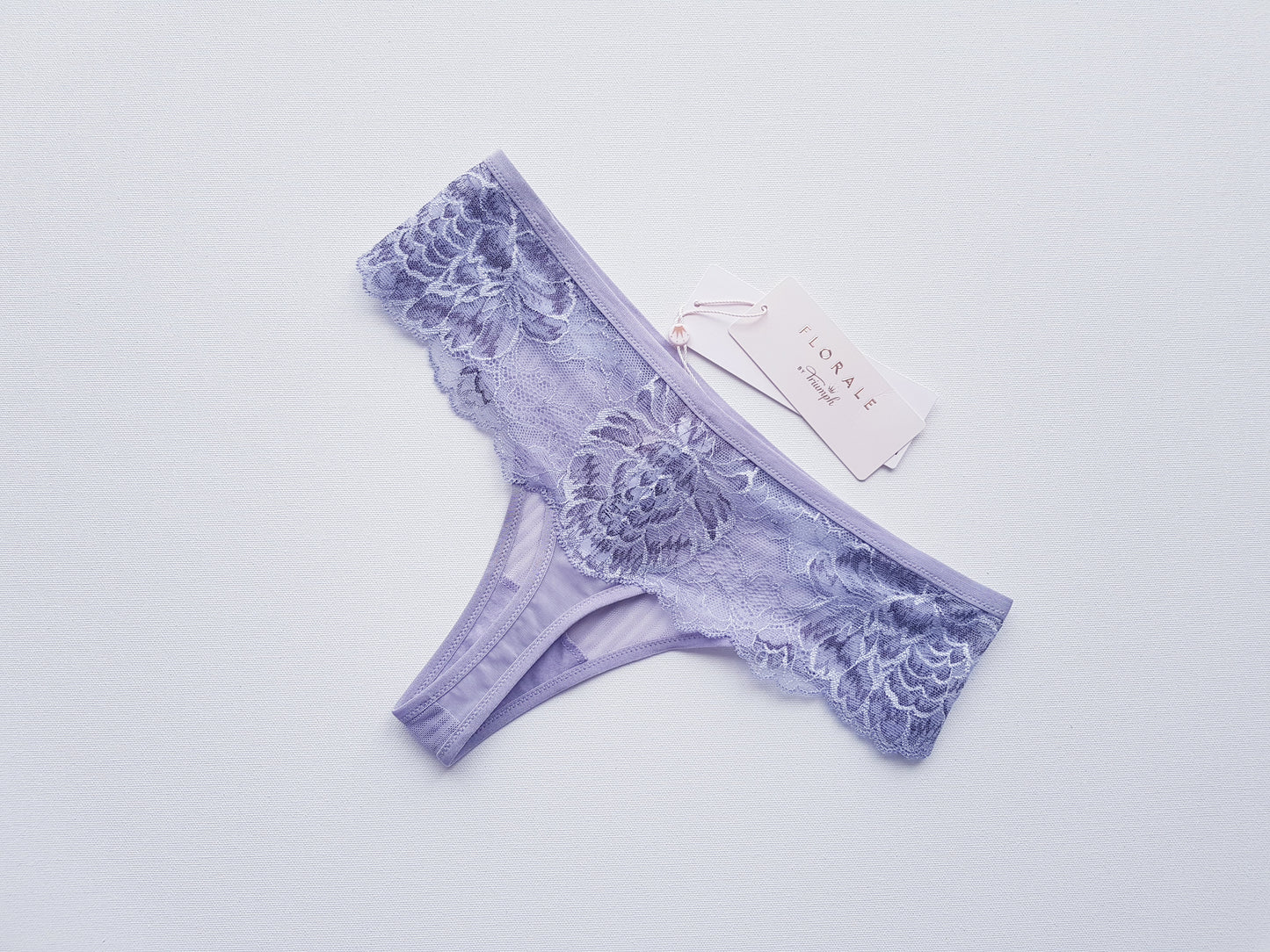 Triumph stringai Peony Florale Hipster String