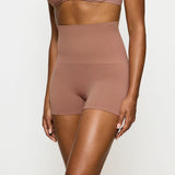 Figūrą formuojantys šortai