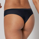 Besiūliai stringai Triumph