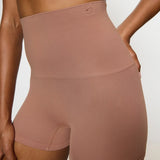 Figūrą formuojantys šortai