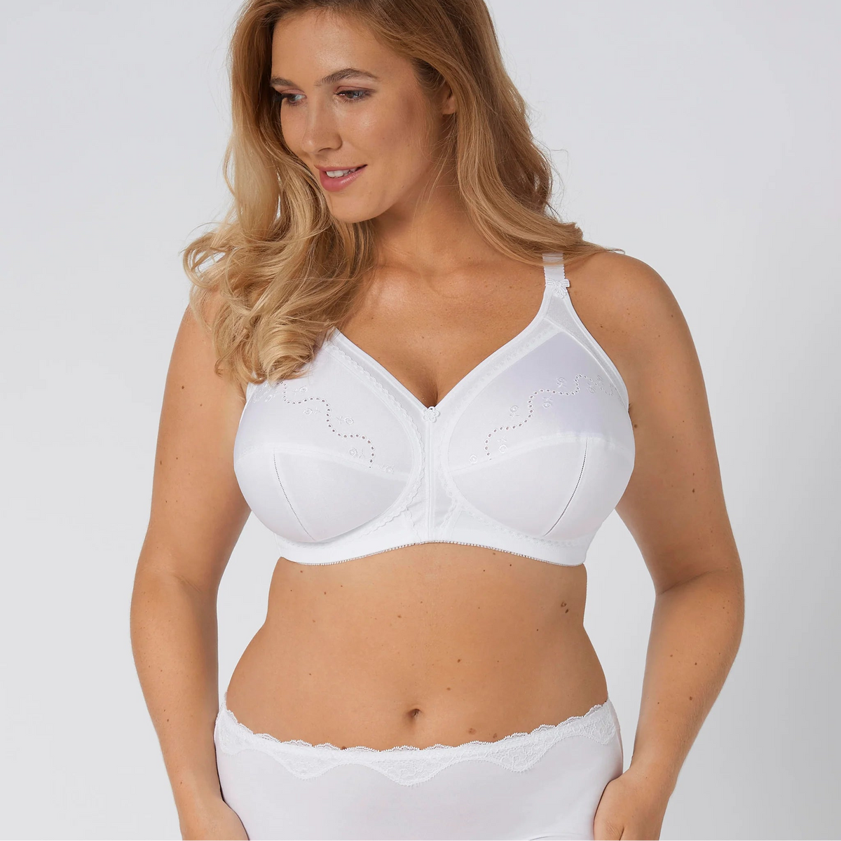 Balta liemenėlė Triumph Doreen + Cotton 01 N