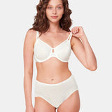 Triumph liemenėlė vizualiai mažina krūtinę