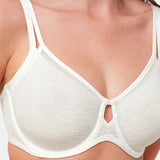 Triumph liemenėlė vizualiai mažina krūtinę