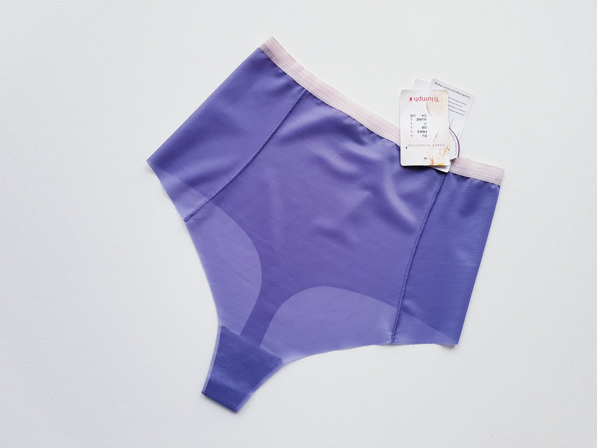 Triumph stringai aukštu liemeniu