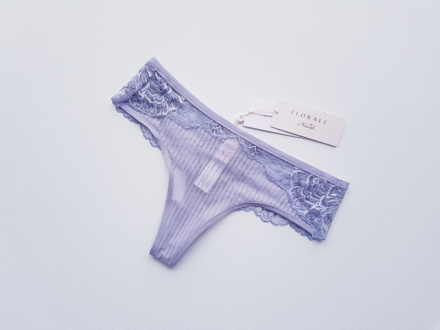 Triumph stringai Peony Florale Hipster String