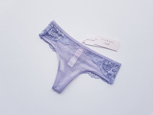 Triumph stringai Peony Florale Hipster String