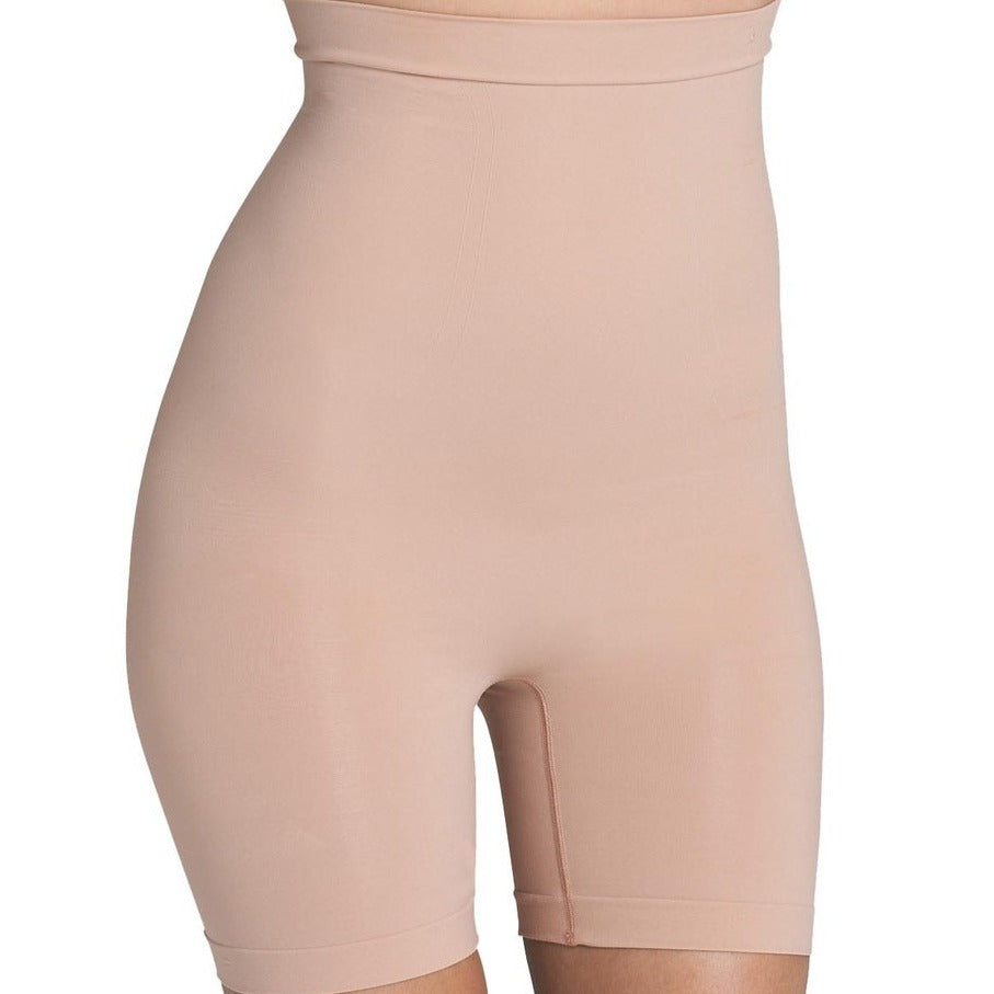 Triumph formuojantys šortai 
